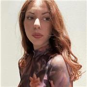 Insegnante di Italiano/inglese/francese, laureata in lingue con pluriennale esperienza nella scuola pubblica